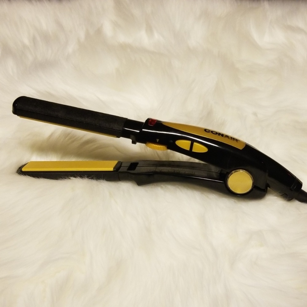 CONAIR ceramic hair straightener